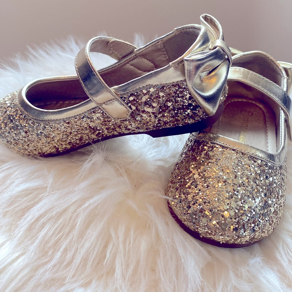 Did someone say🗣️ Party💫GOLD GLITTER GIRL SHOES